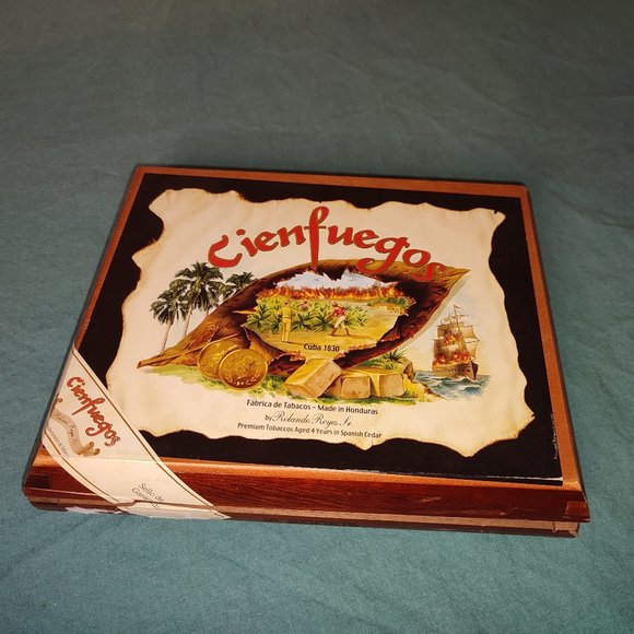 Collectible Vintage Cienfuegos Wooden Tobacco Cigar Box Honduras keepsake Old - Picture 1 of 8